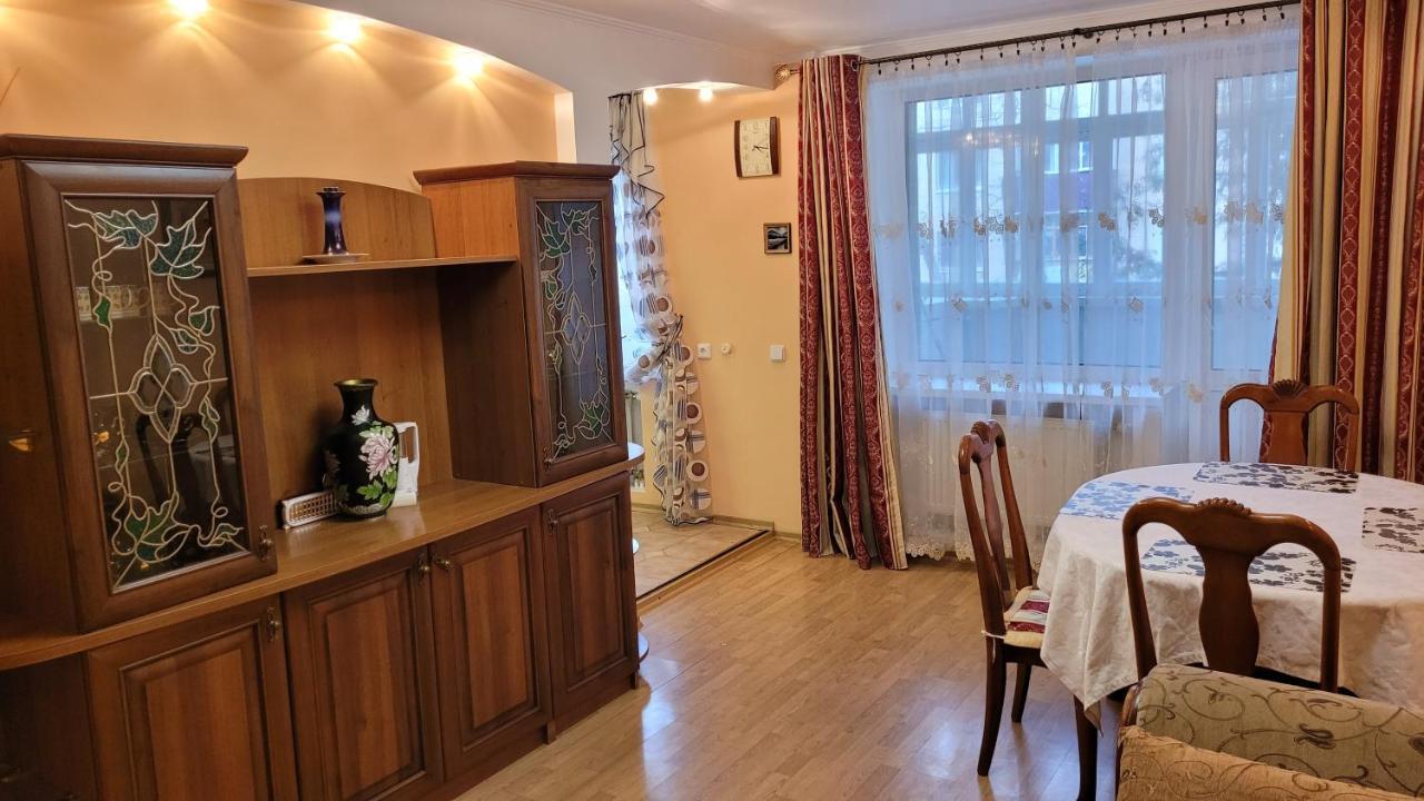 Апартаменти На Проспекті. Khmelʼnytsʼkyy エクステリア 写真